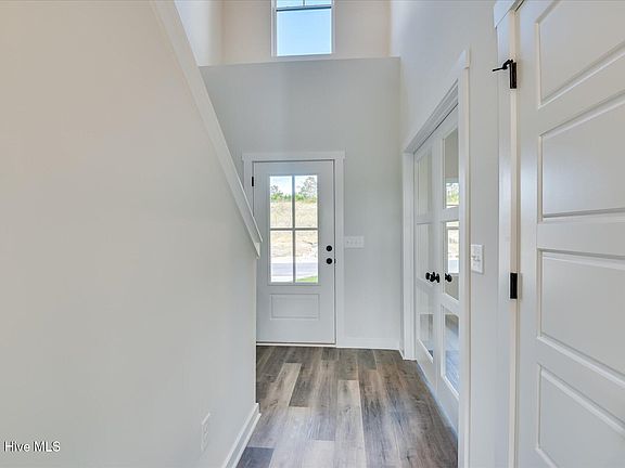 4th image of 782 Burlington Drive