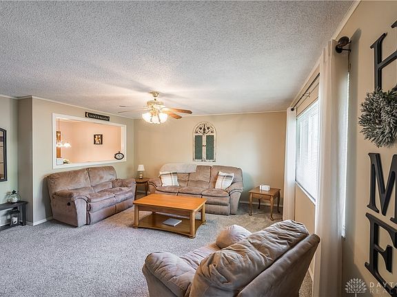 3rd image of 619 San Bernardino Trl