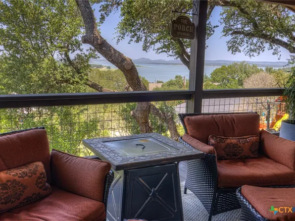 1422 Oakridge Ln, Canyon Lake, TX 78133