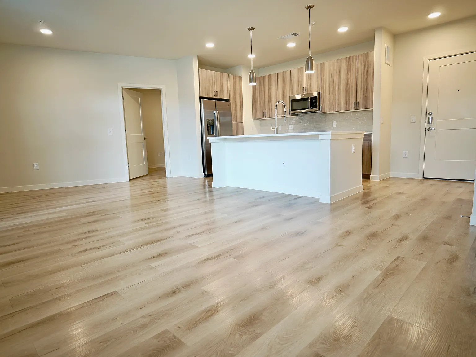 2 bed, 1200 sqft, $1,725 — Photo 2
