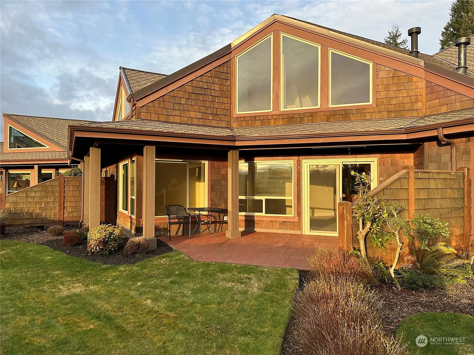 381 NE Romance Hill Road photo 1