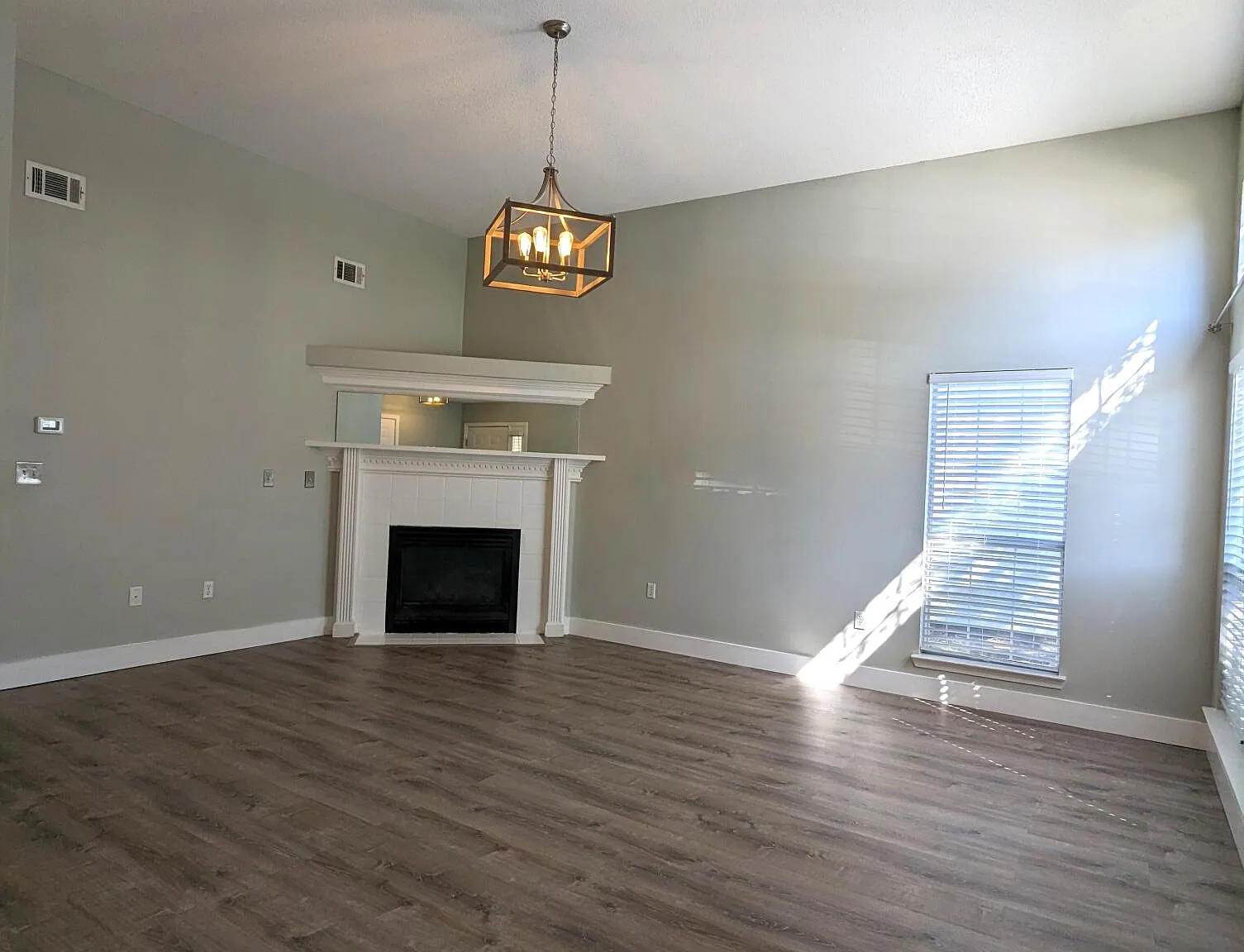 4 bed, 3.0 bath, 1671 sqft, $2,350 — Photo 2