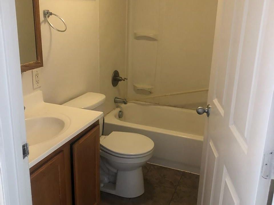 2nd image of 246 E King St Floor 3