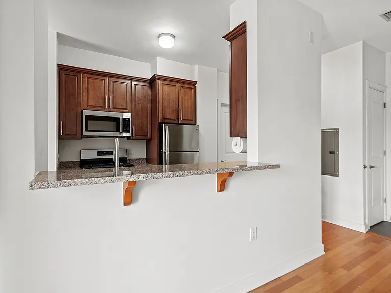 172 Culver Ave #407 — Photo 2