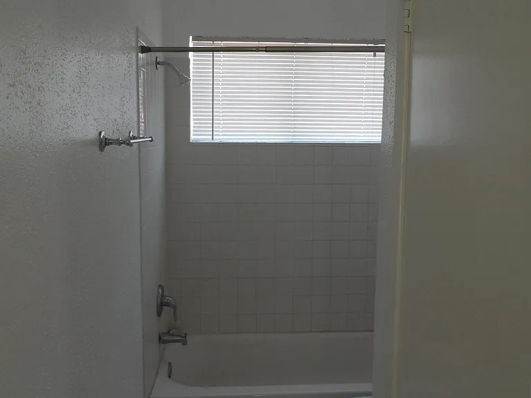 Full Bath (upstairs)
