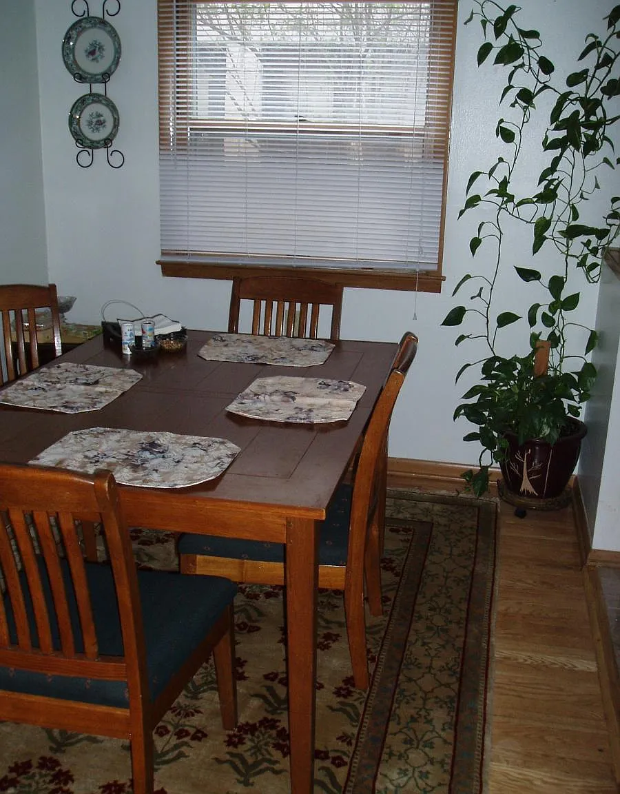 406 E Henry Clay Street — Photo 1