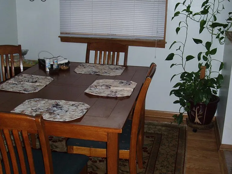 406 E Henry Clay St — Photo 1