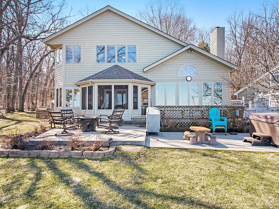 1st image of 607 S Gull Lake Dr