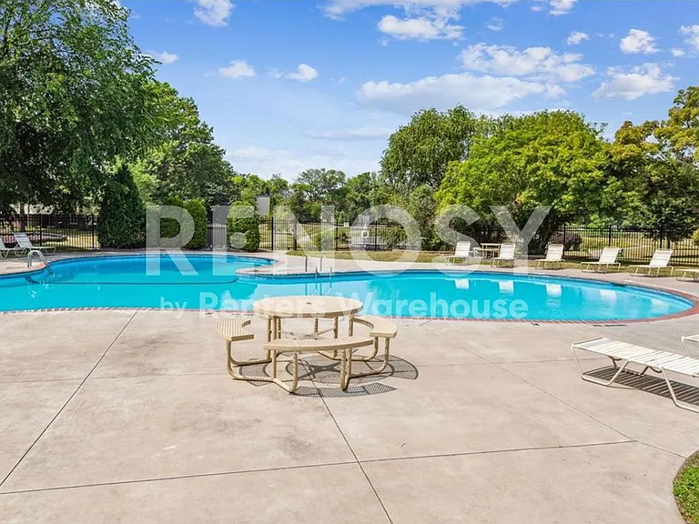 10840 Rockford Rd #203 — Photo 12