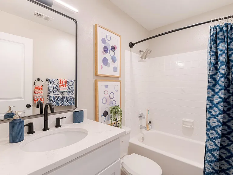 Saddle Ridge Apartments — Photo 6