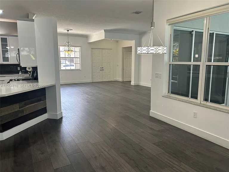 1046 SW 159th Way — Photo 5