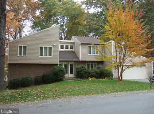 11692 Fox Glen Dr, Oakton, VA 22124