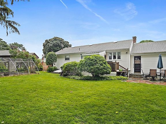 4th image of 61 Hillsboro St