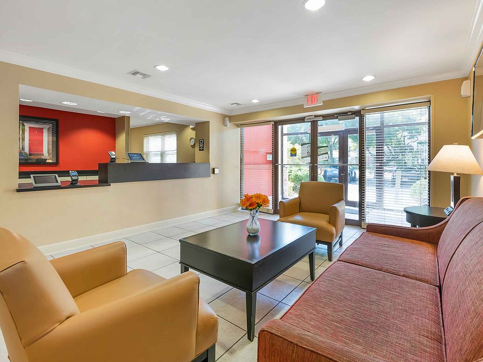 Lobby and Guest Check-in
