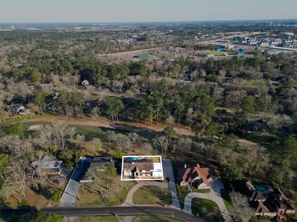22 Winged Foot Dr, Conroe, TX 77304