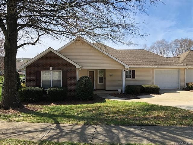 1st image of 107 Ashwood Ln