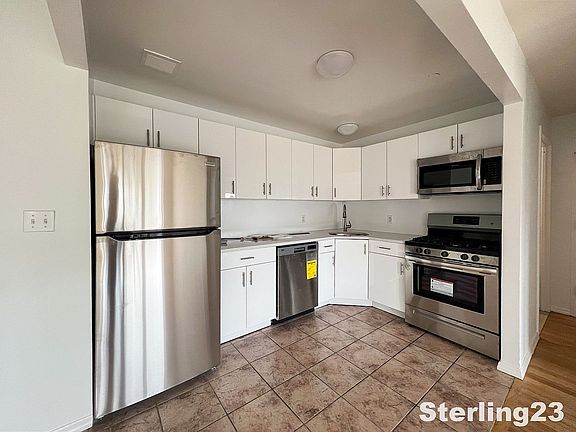 3rd image of 3132 31st St APT 4D