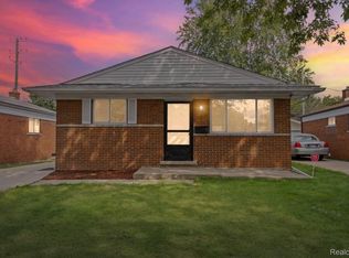 7519 Superior Ave, Center Line, MI 48015