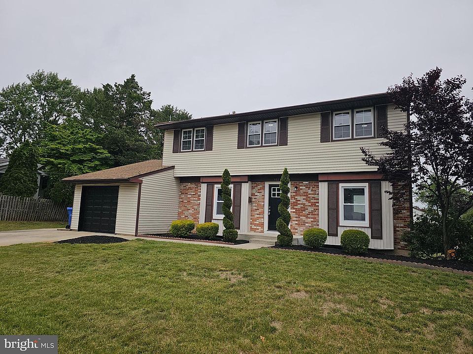 1st image of 102 Forrest Dr