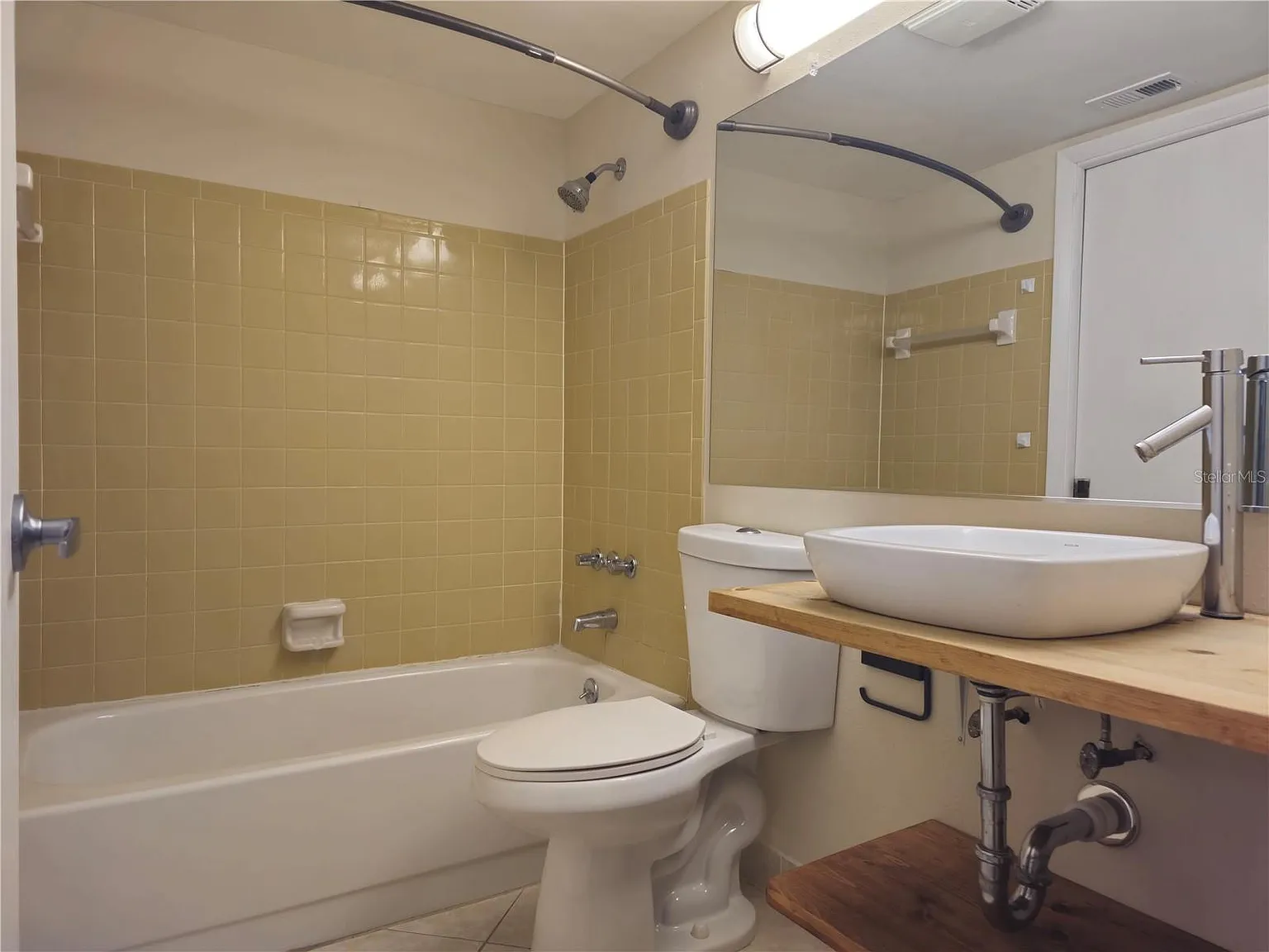 2 bed, 1021 sqft, $1,879 — Photo 4