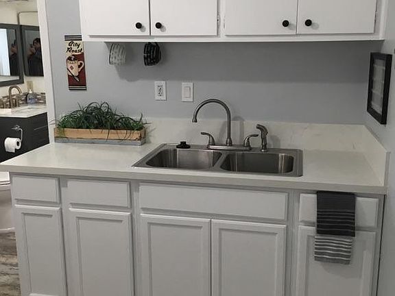Kitchen area, new