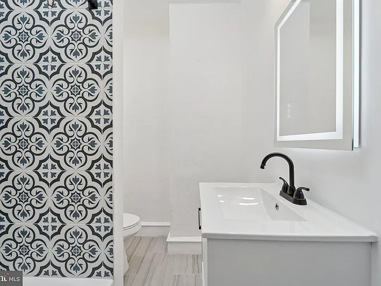 127 W Albanus St — Photo 11