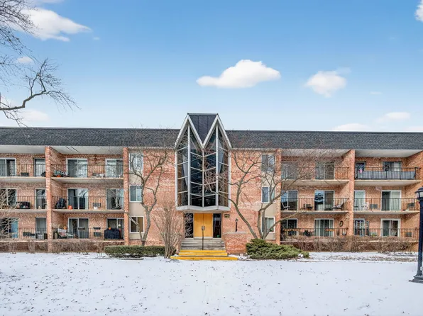 1041 N Mill St APT 203, Naperville, IL 60563