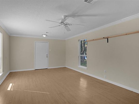 4th image of 1101 Elm St #C