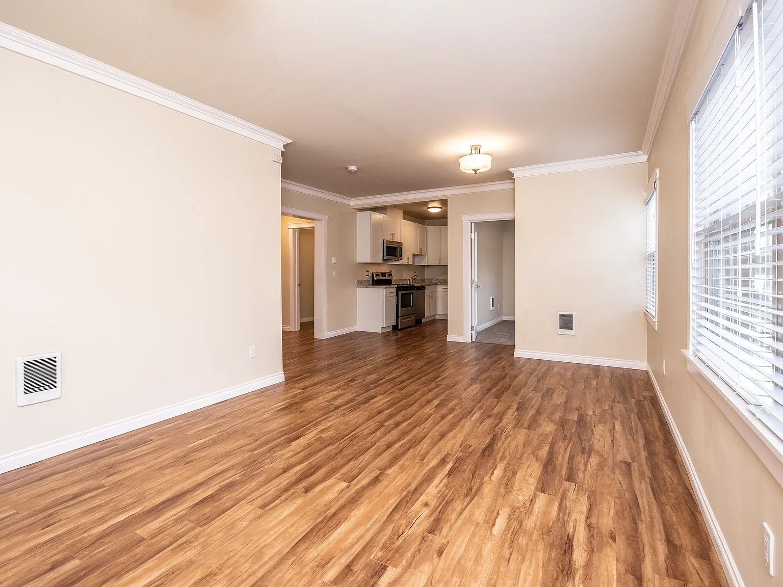 Windsor Apartments — Photo 2