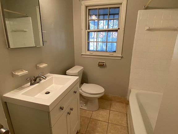 3rd image of 328 Buntyn St