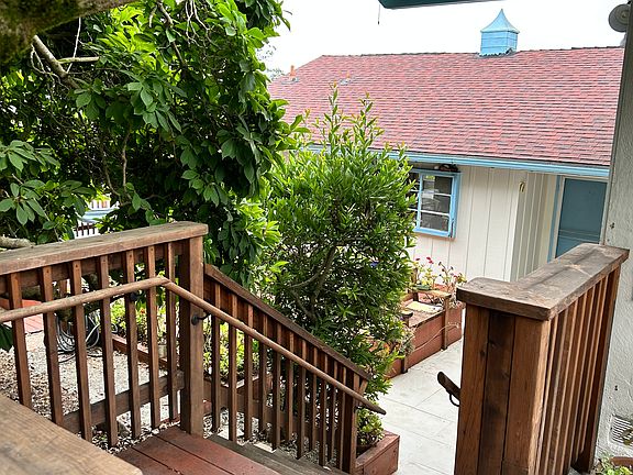 3rd image of 27 Avenida Dr