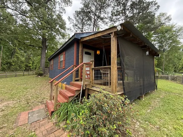 200 Dogwood Dr, Jefferson, TX 75657