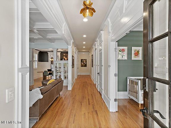 4th image of 419 E 6TH Street