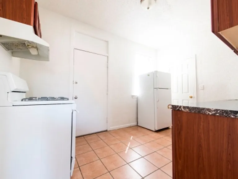 7400 S Yates Blvd — Photo 16