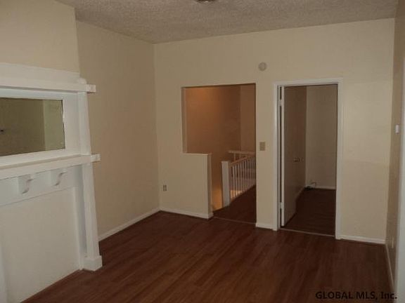 4th image of 452A Hudson Ave
