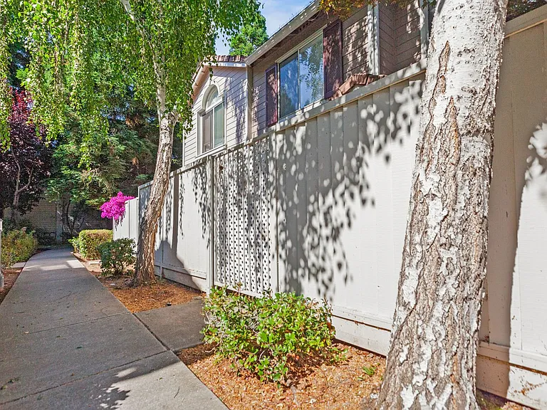 6125 Lambeck Ln — Photo 7