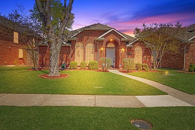 11616 Alexandria Dr — Photo 1