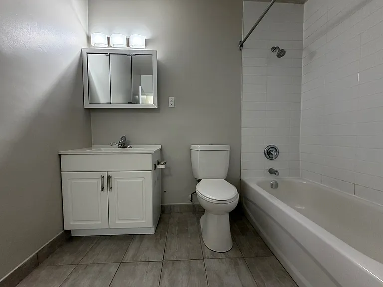 1051 Seneca Ave — Photo 30