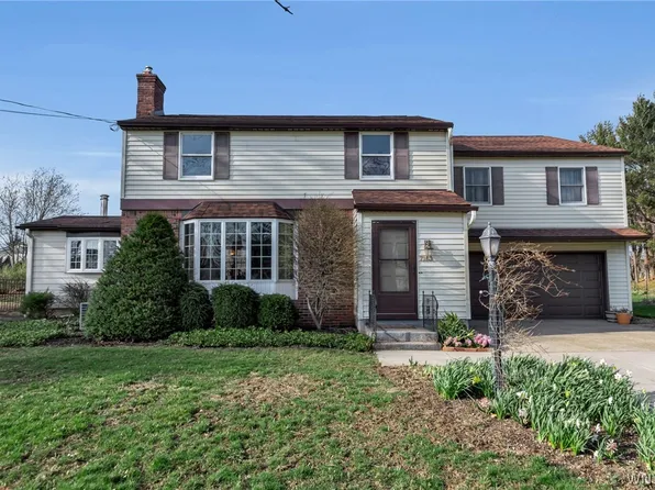 7163 Combs Dr, Hamburg, NY 14075