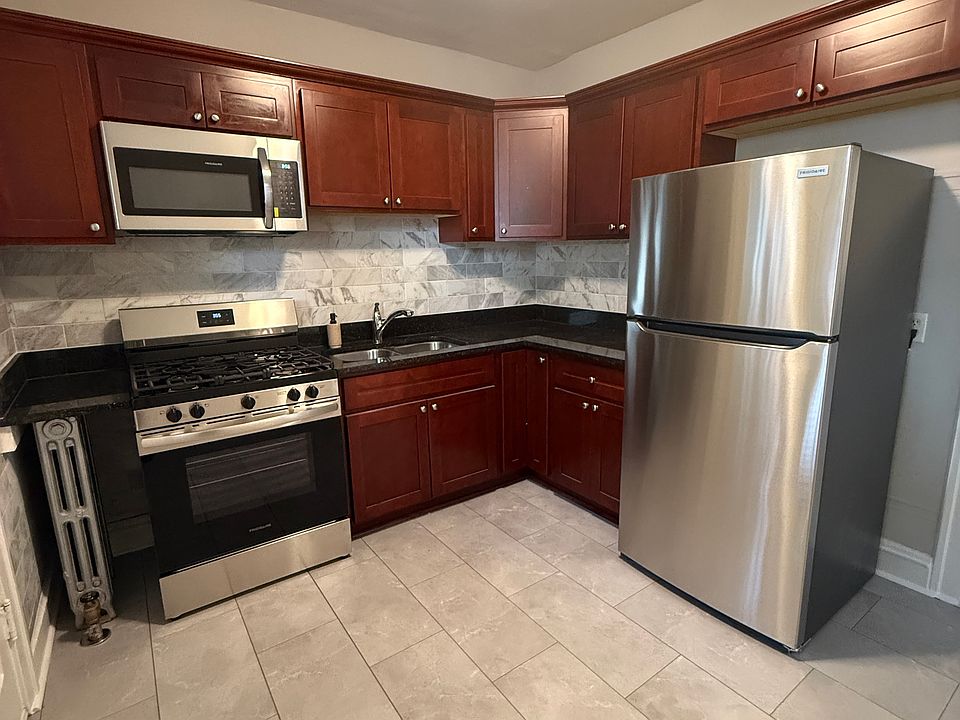 1st image of 2905 N Kilbourn Ave #1