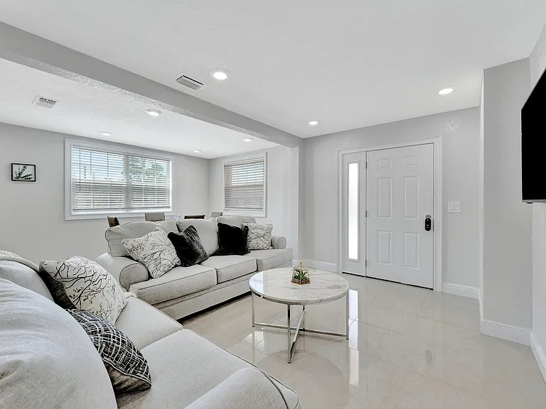 302 W Sligh Ave — Photo 13