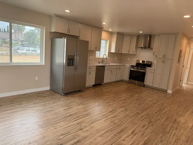 2026 E Washington Ave — Photo 2