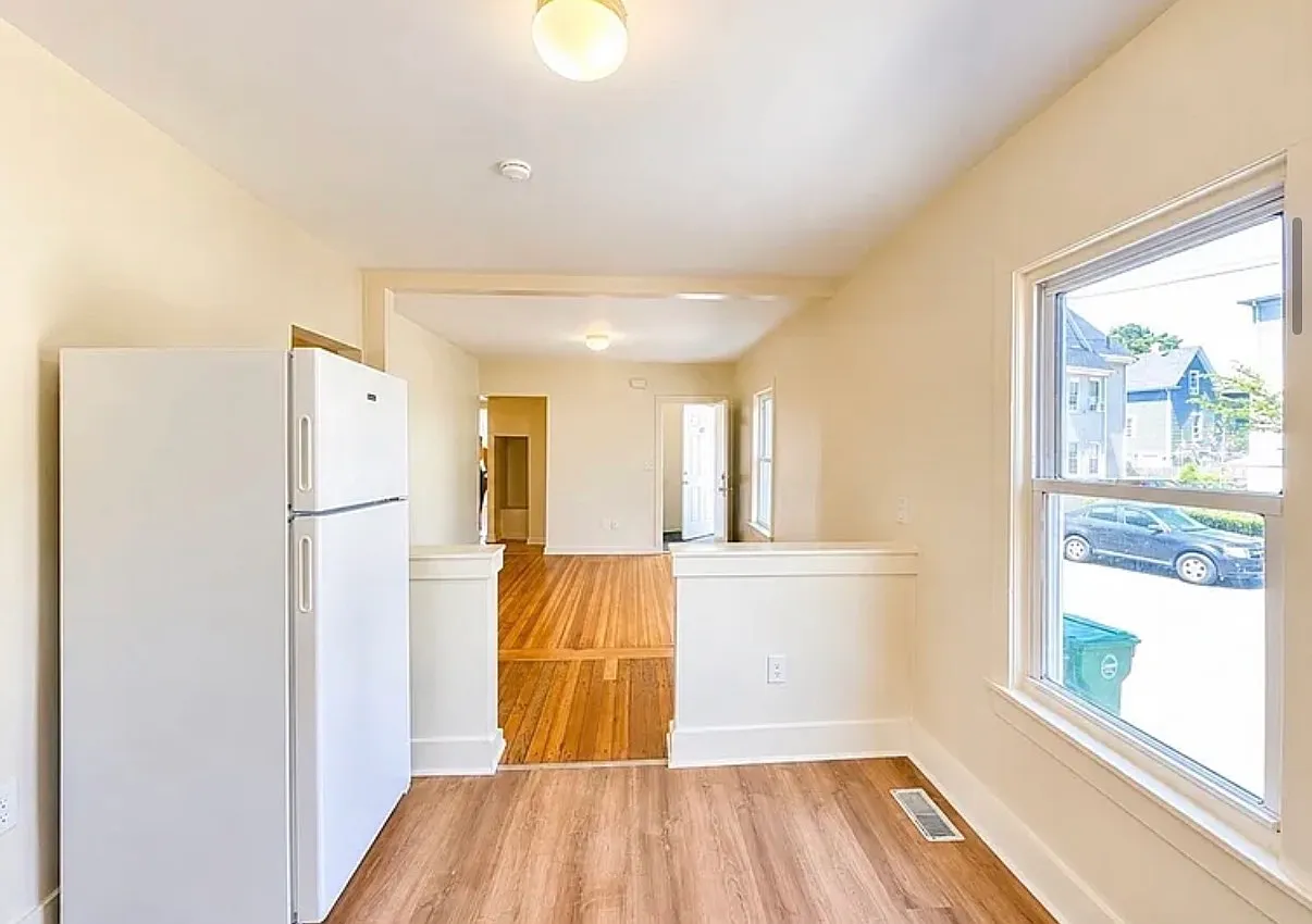 10 Valley Ave — Photo 2