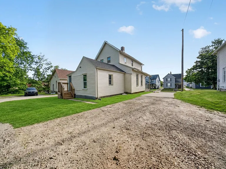 511 Brown St — Photo 32