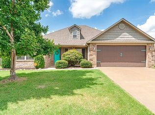 640 Saddlehorn Dr, Bentonville, AR 72719