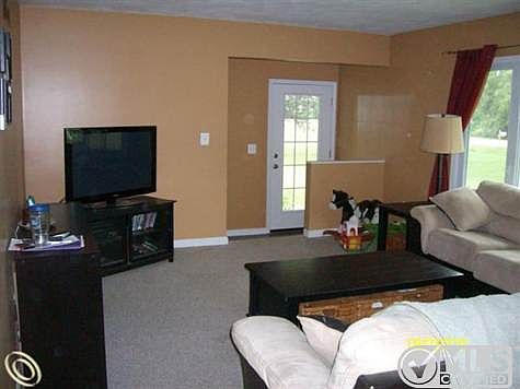 4902 living room 1.jpg