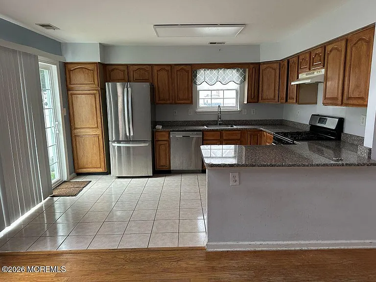 54 Durant Ave — Photo 3