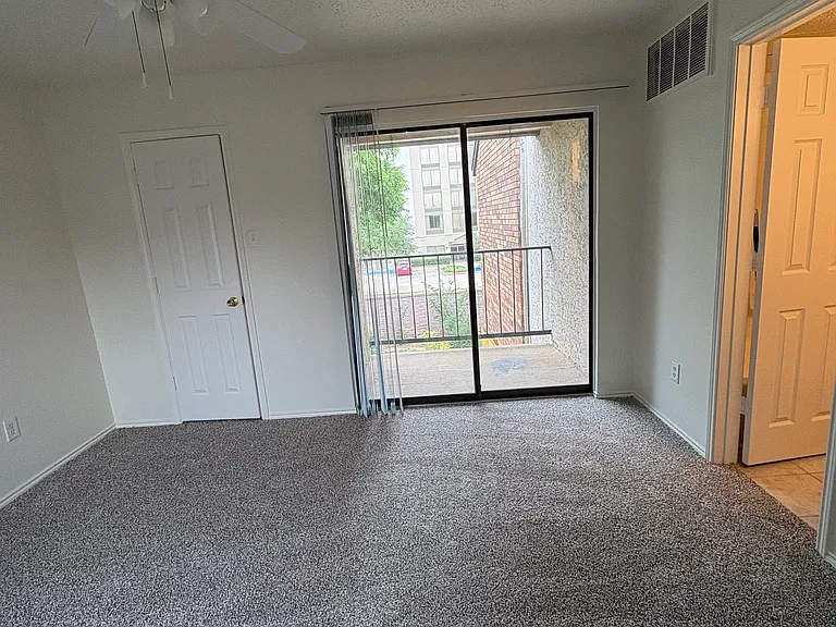827 W Harwood Rd #E — Photo 19