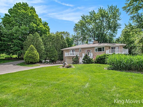 3rd image of 2966 Thorncrest Dr SE