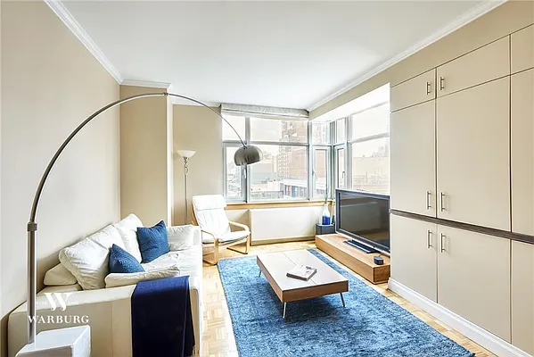 Sold by Warburg | media 1